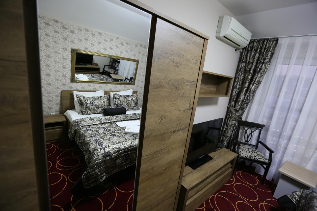 Hotel Pejton Pristina Exterior foto